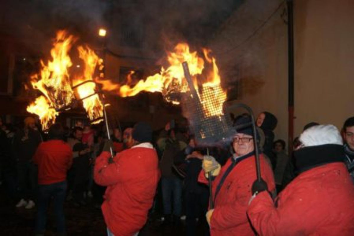 El fuego no puede con La Encamisada de Estercuel-tederos