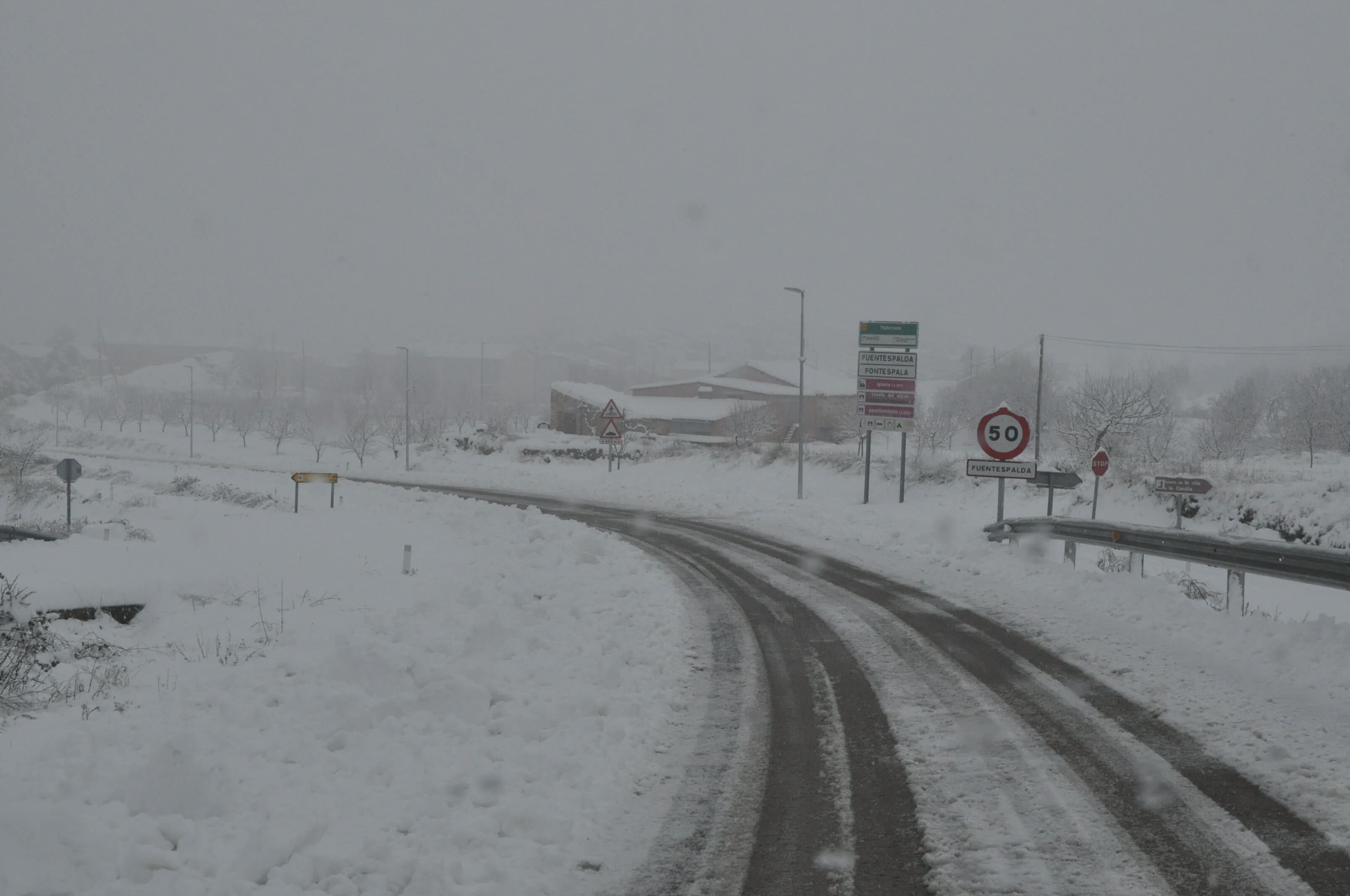 alerta-intensa-nevada-maestrazgo-bajo-aragon-carretera