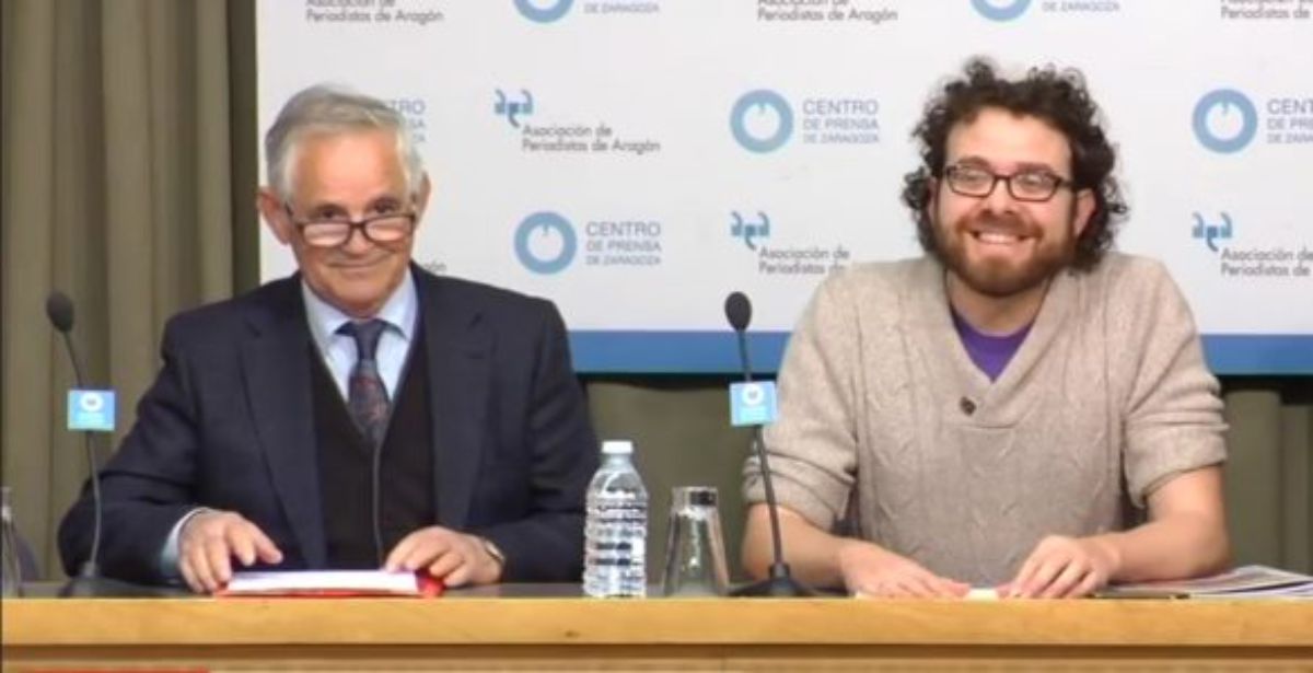 La Asociación Amigos del Castillo del Compromiso realizó un acto reivindicativo en la capital aragonesa