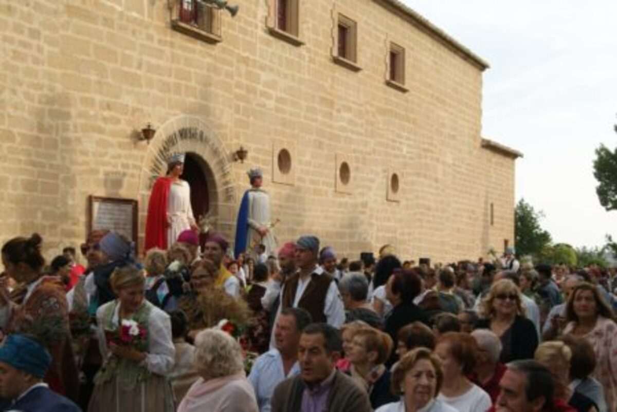 multitudinaria-romeria-hasta-pies-virgen-de-pueyos-1
