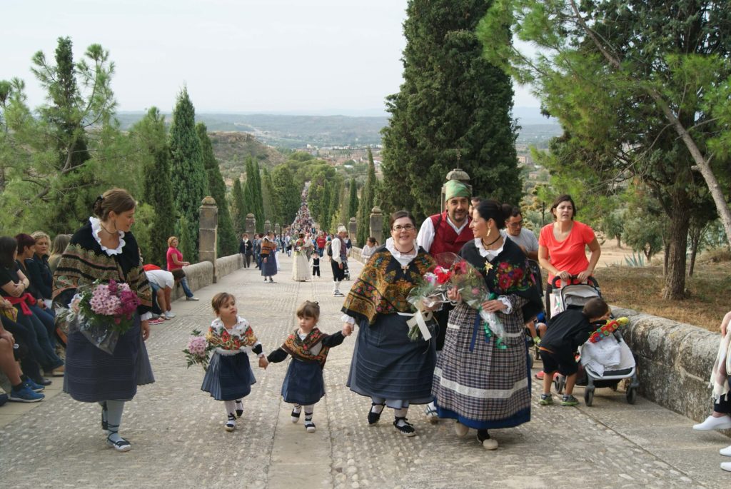 multitudinaria-romeria-hasta-pies-virgen-de-pueyos-2
