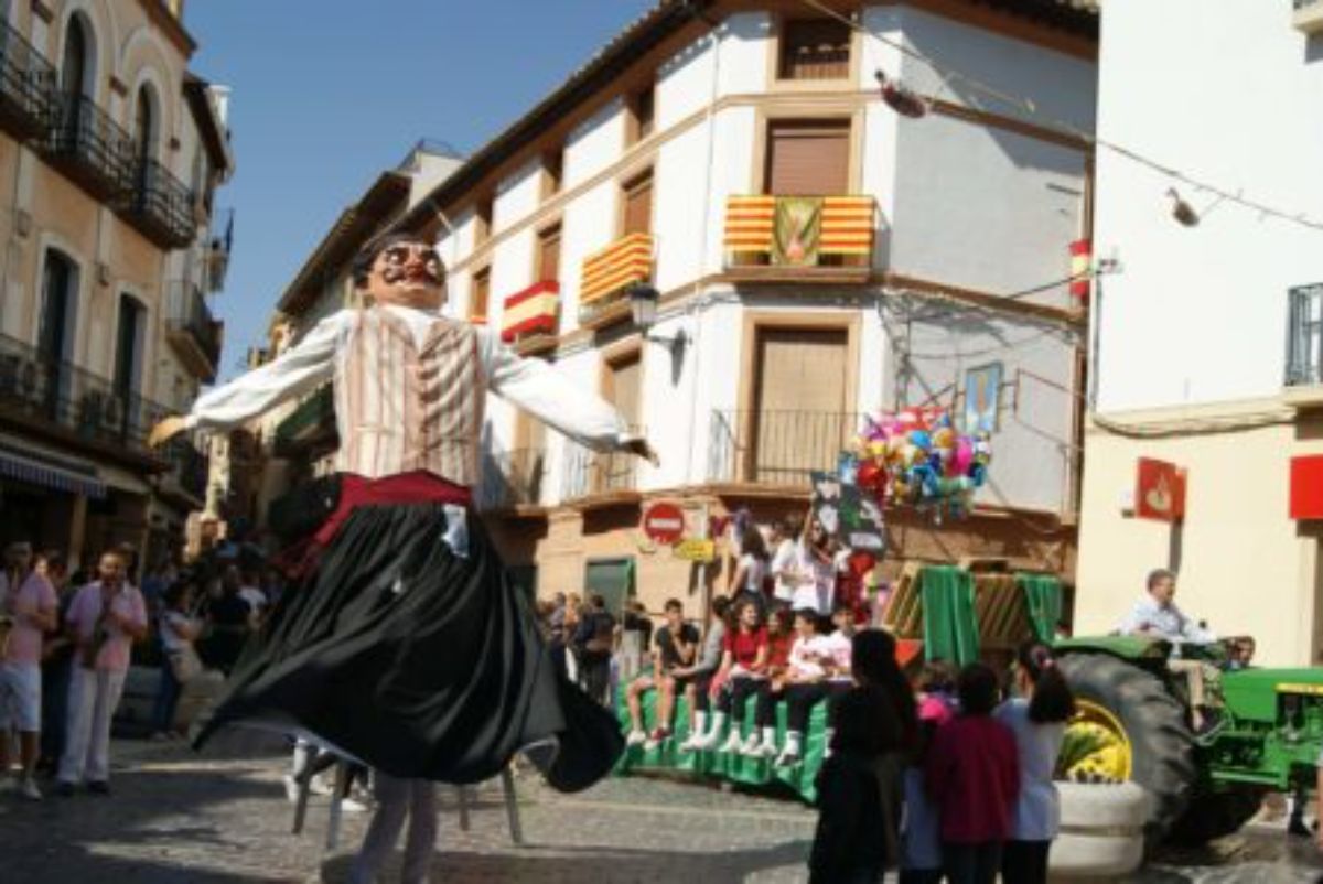 calandinos-sacan-calle-sus-ganas-fiesta-1
