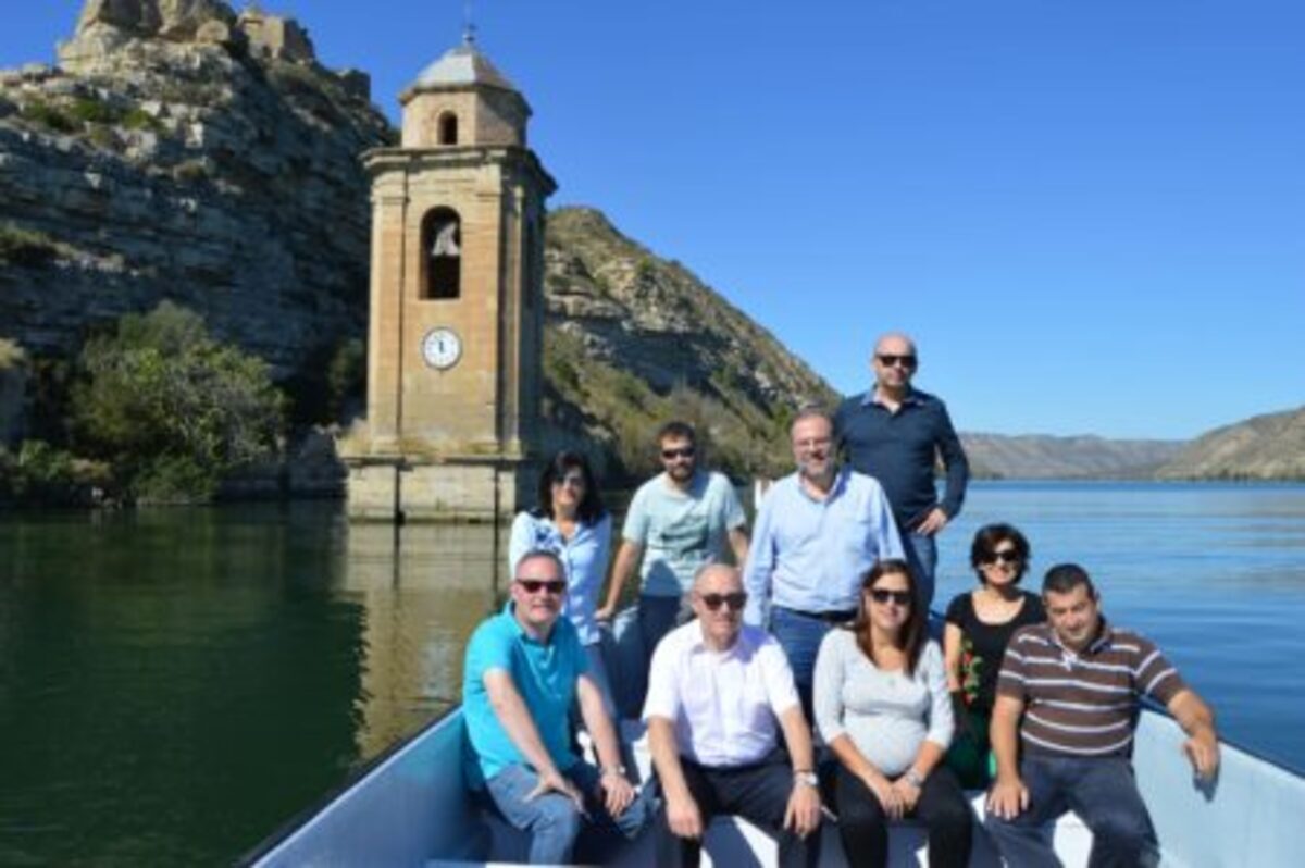 fayon-impulsa-oferta-turistica-paseos-fluviales-llaut