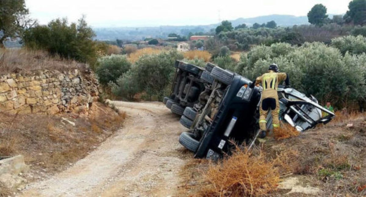 camionero-herido-leve-volcar-camino-caspe