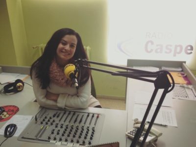 La presentadora de Radio Caspe es Laura Quílez.