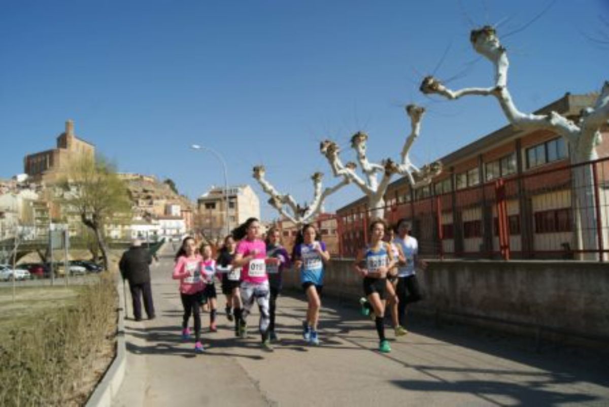 atletas en el cross de albalate