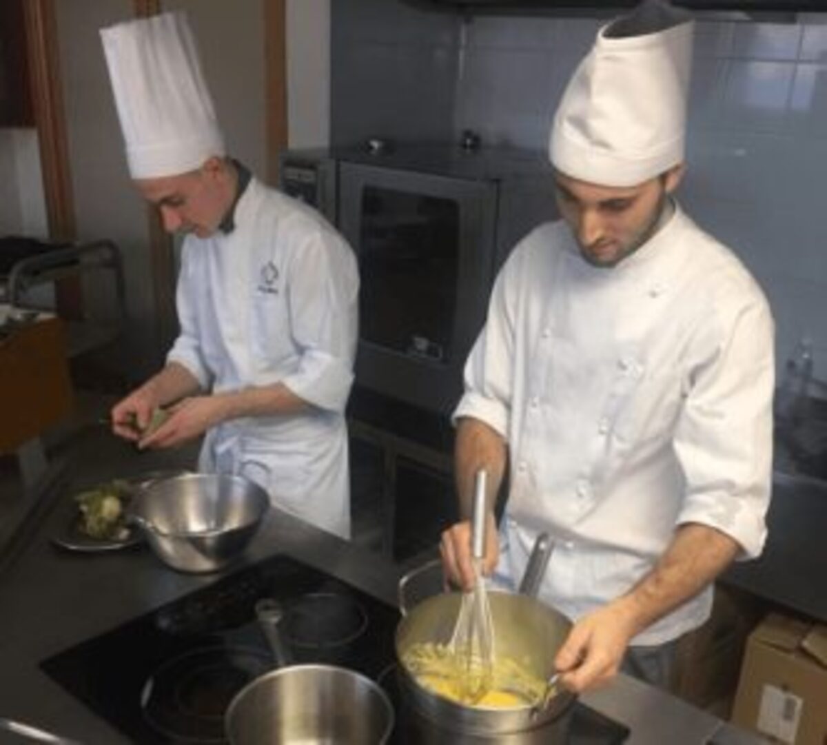 Jesús y Jorge, cocinando en el CPIFP San Lorenzo de Huesca