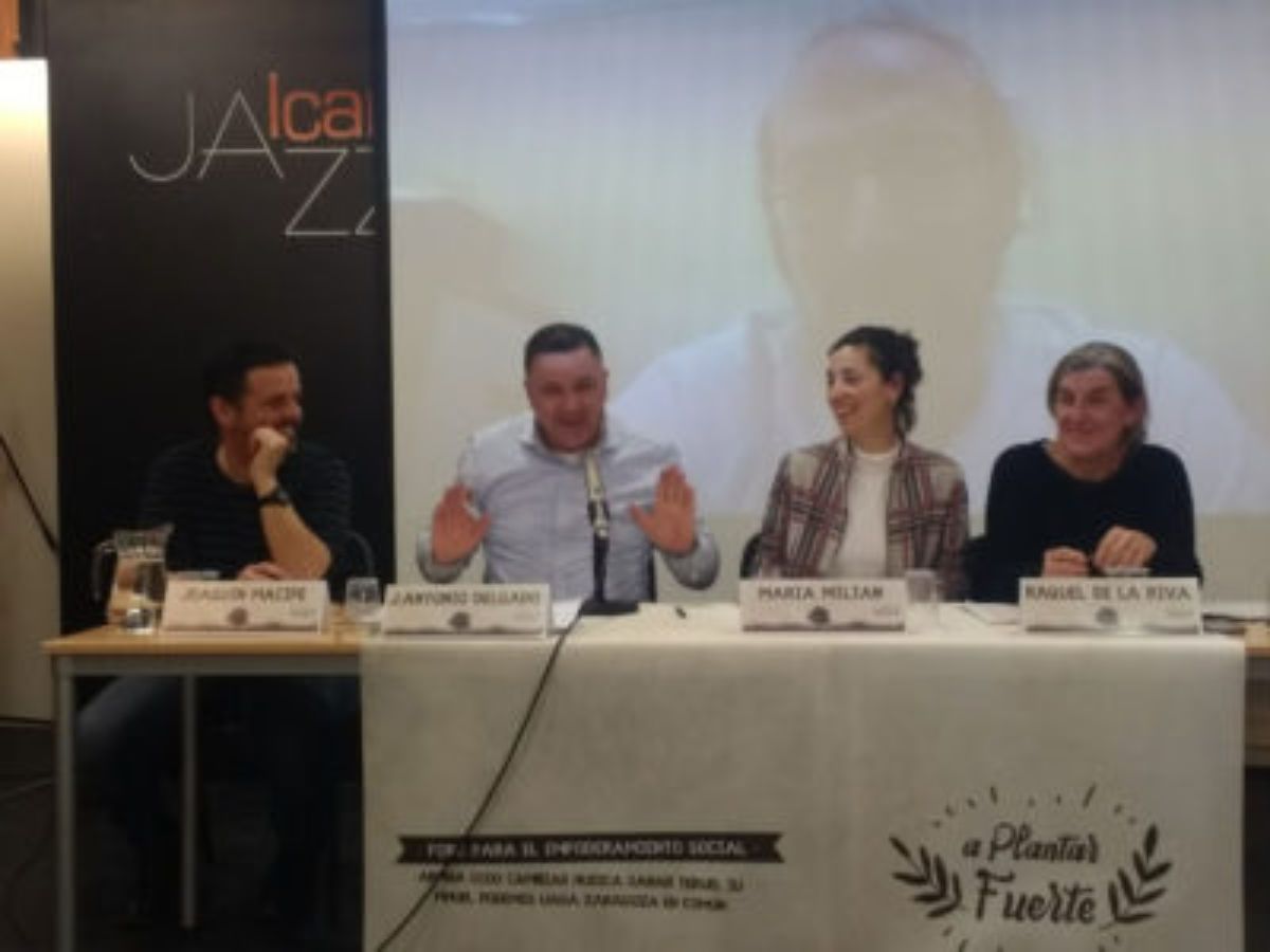 a plantar fuerte gente por el territorio juan antonio delgado