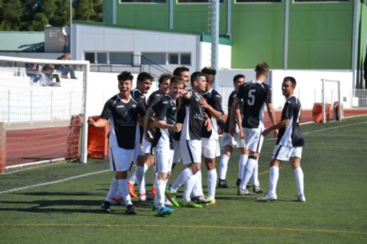 los jugadores del alcaniz celebran el segundo gol