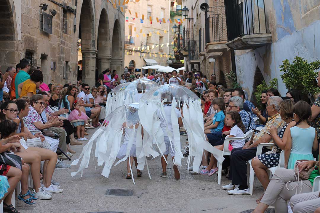 Desfile de disfraces en La Fresneda