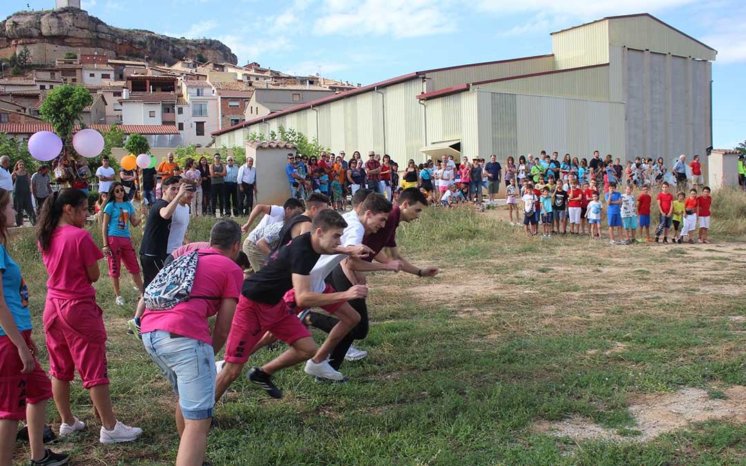 Salida de una de las categorias en la carrera dels pollastres