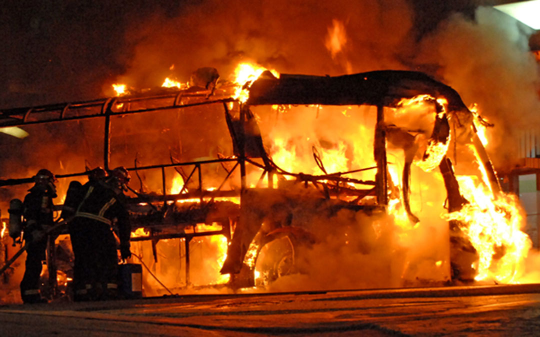 incendio-bus-alcorisa-2014-fuego-bomberos