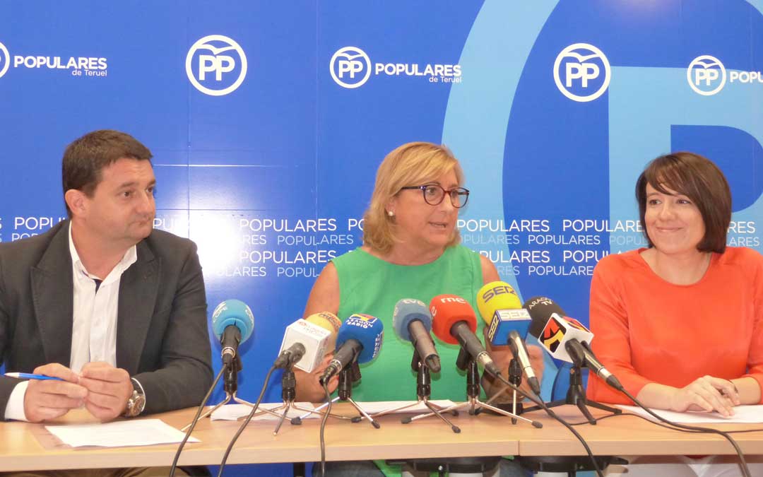 Miguel Ángel Estevan, Carmen Pobo y Raquel Clemente ayer en la rueda de prensa realizada en Teruel. p. p.