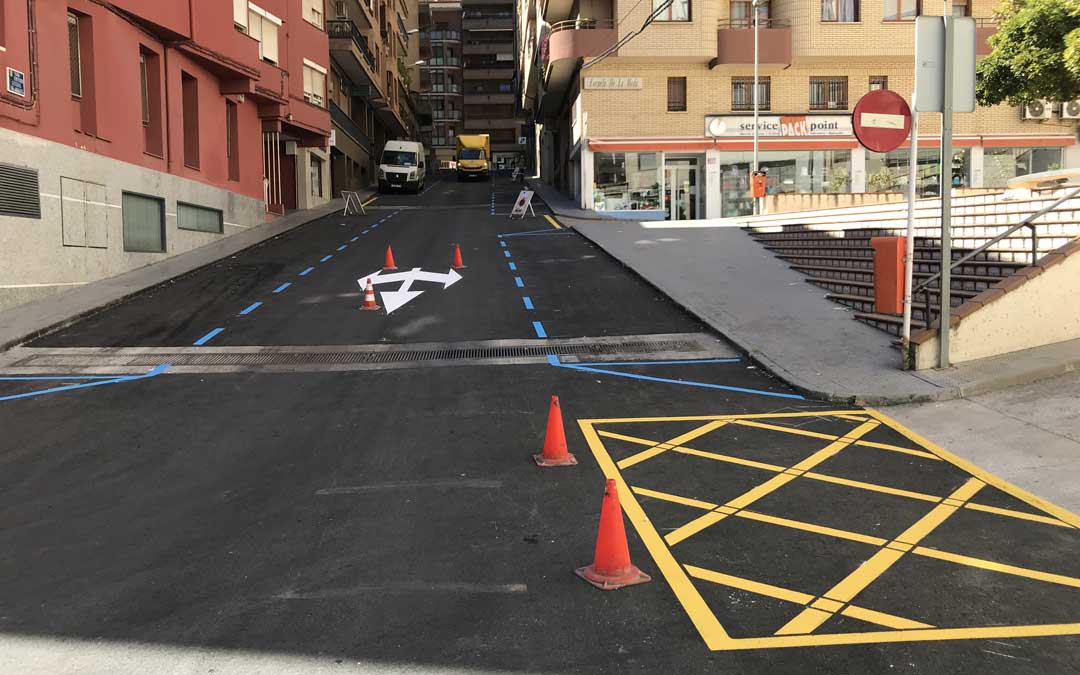 La sustitución del asfalto se ha complementado con la mejora la señalización vertical y horizontal