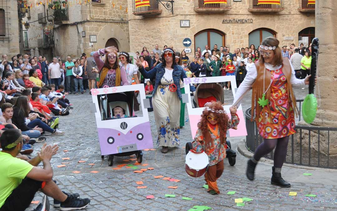 La Plaza de España fue el epicentro del desfile de disfraces
