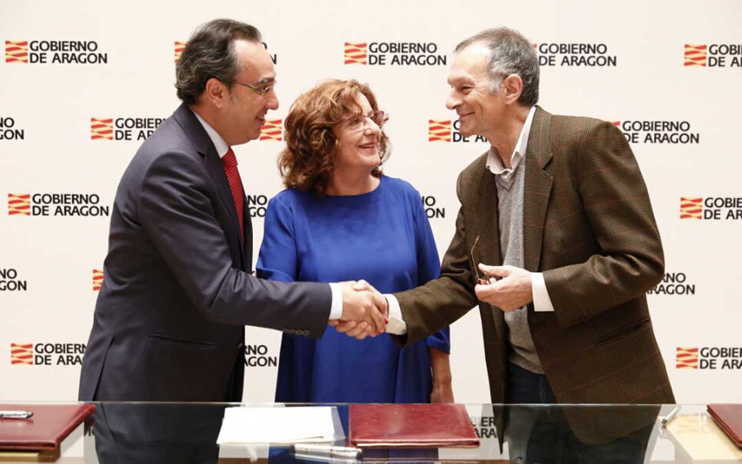 La consejera entre los directivos de Endesa y Ecodes