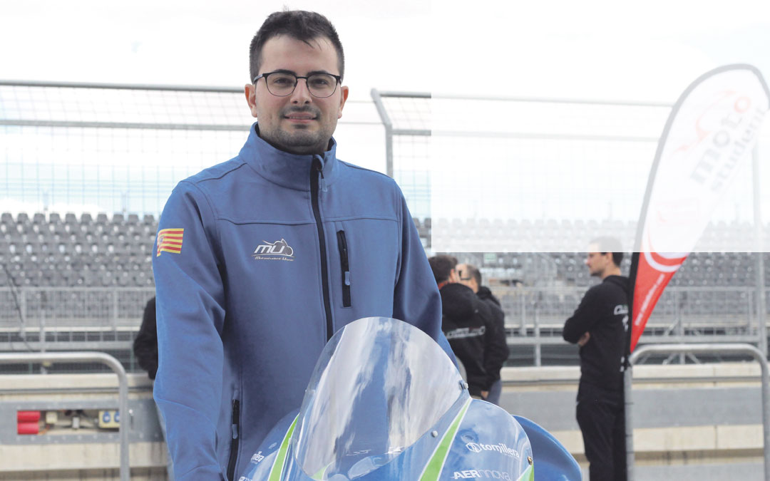 Javier Guallar, el domingo con la moto con la que UNIZAR compitió en la categoría Petrol de Motostudent