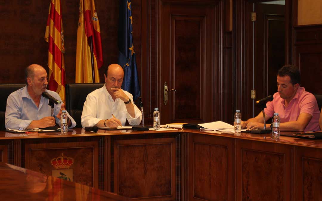 En el pleno del viernes se vivieron momentos tensos entre Ibáñez y Herrero. l. castel