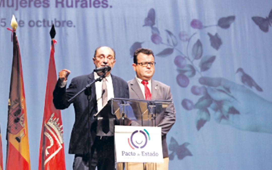El presidente del Gobierno aragonés, Javier Lambán, en la inauguración de la jornada ayer en Zuera. gobierno aragón