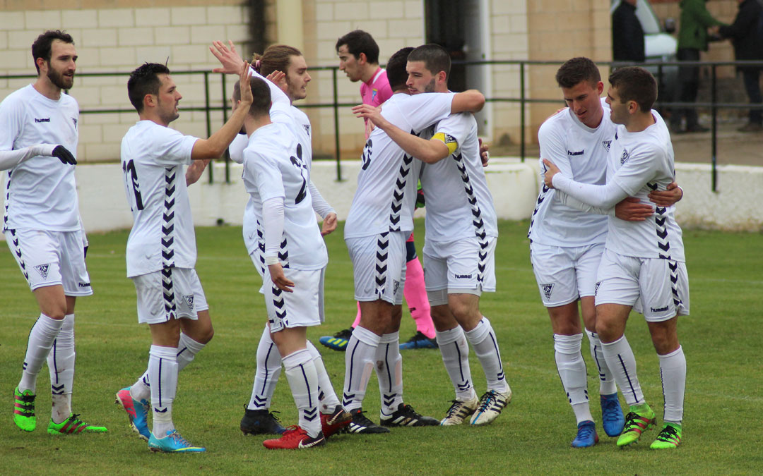 Los jugadores del Andorra celebrando un gol. p.m.