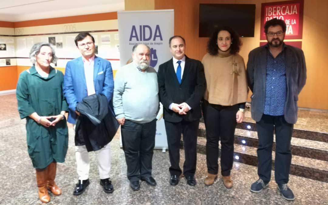El neurólogo Oliván, primero por la derecha, trabaja en el Hospital de Alcañiz