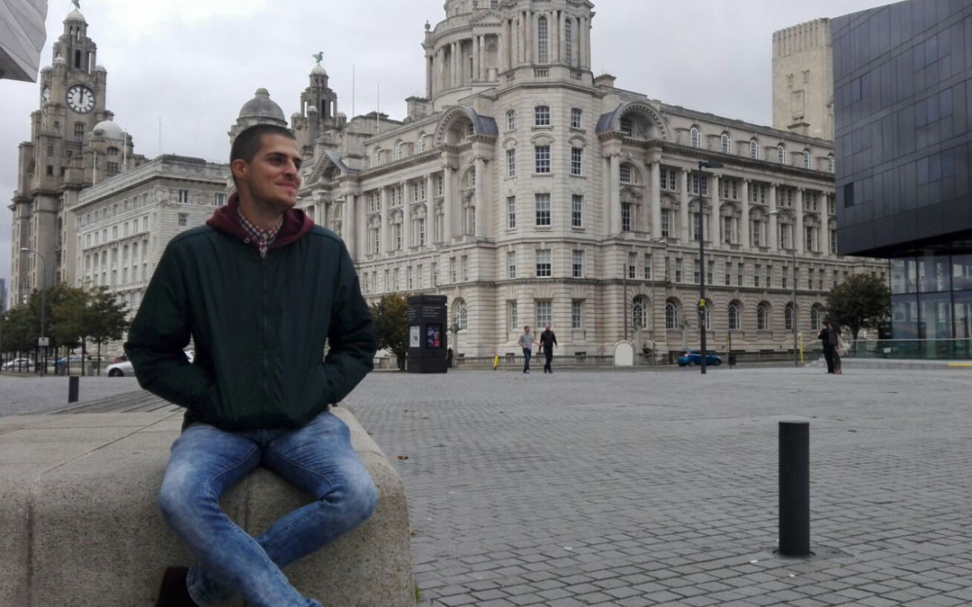 El joven valderrobrense destaca la sociabilidad de los habitantes de Liverpool
