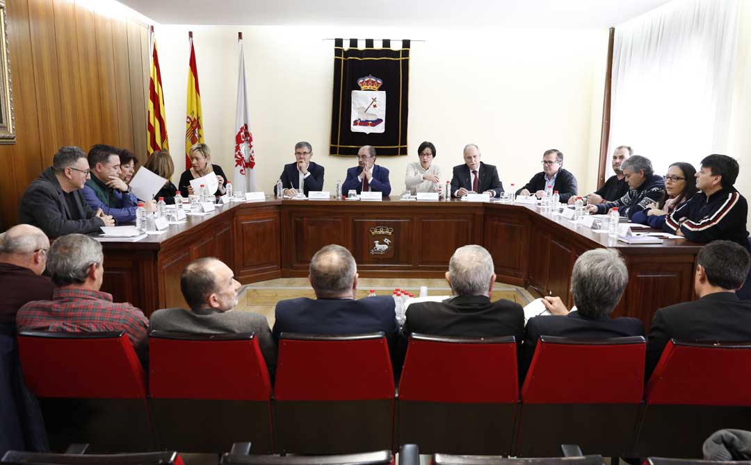 A la reunión han acudido agentes políticos, empresariales y sociales