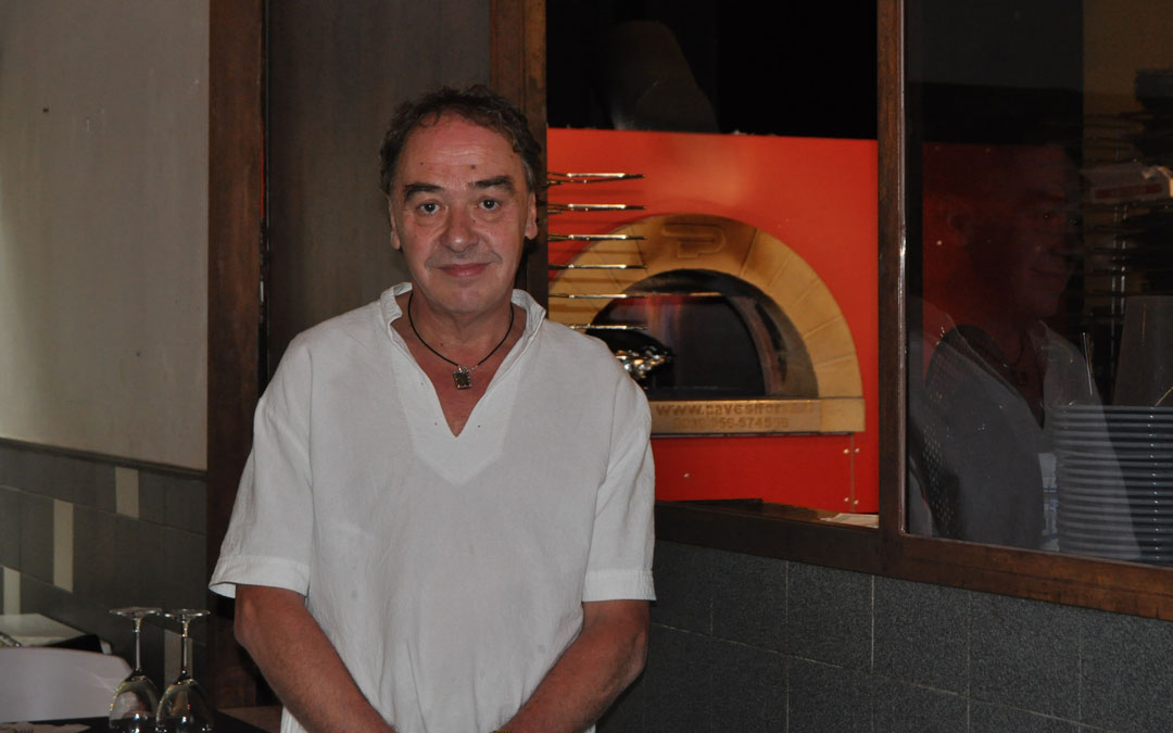 Terry Noble considera su casa, la pizzería que regenta en Valderrobres desde 1992