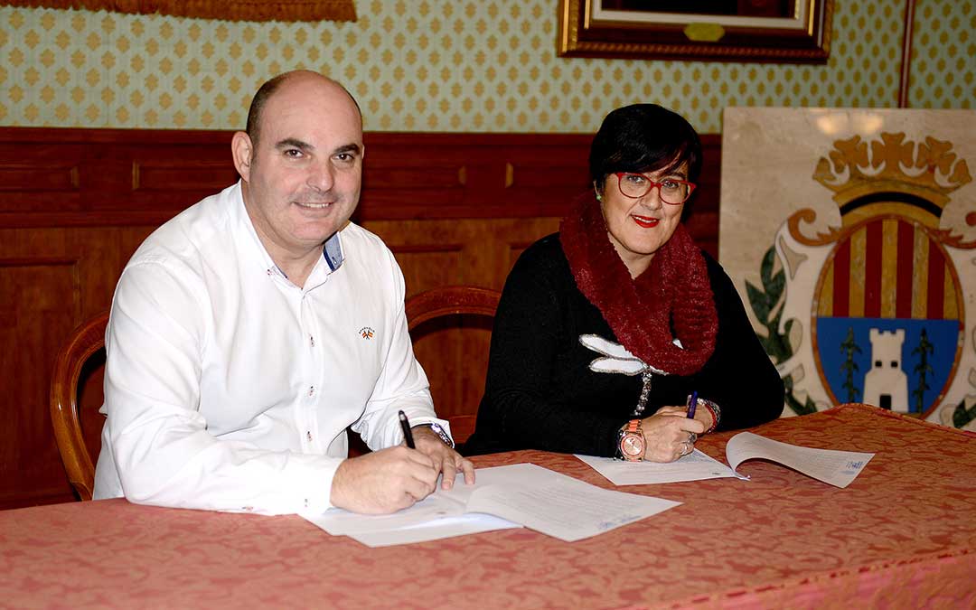 Firma convenio protectora de animales