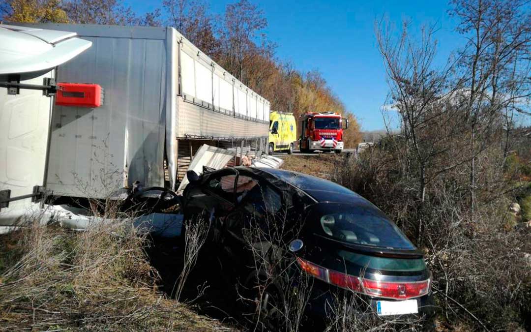 Mas de las matas accidente camion turismo a226