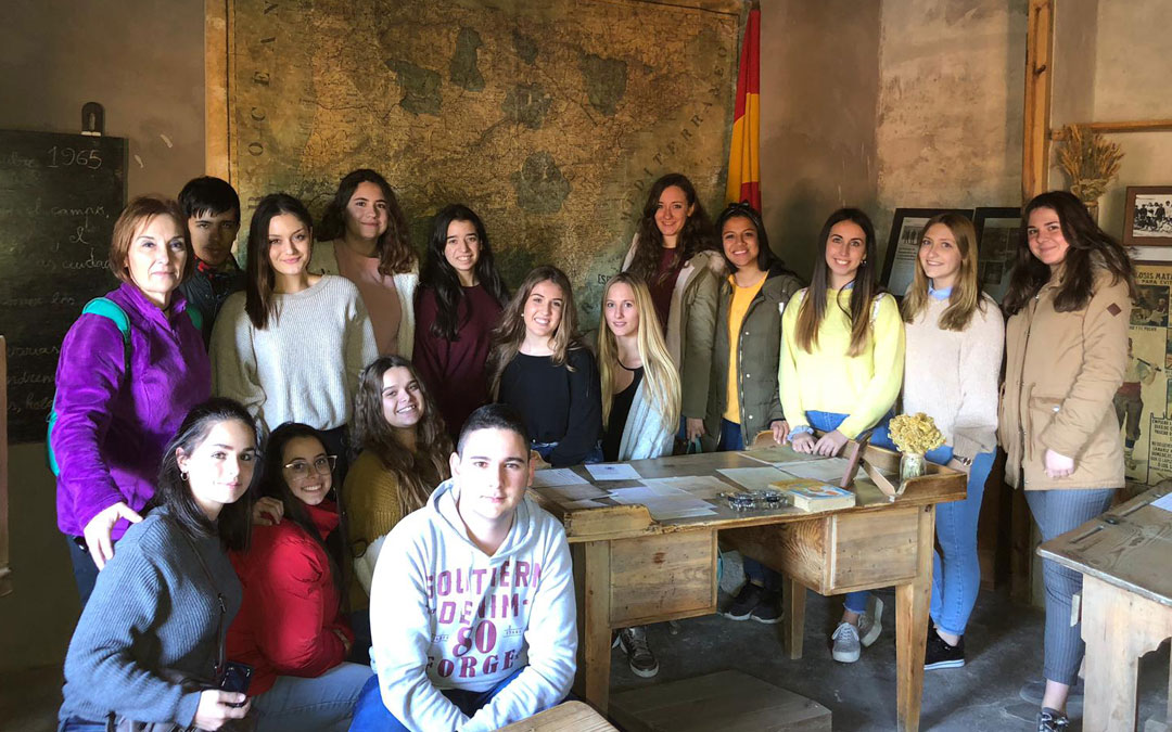 alumnos-magisterio-escuela-
