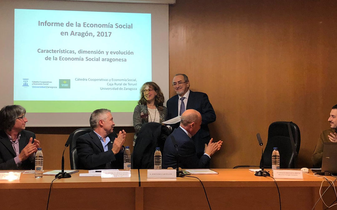 Enrique Bayona fue reconocido por la Cátedra de Economía Social