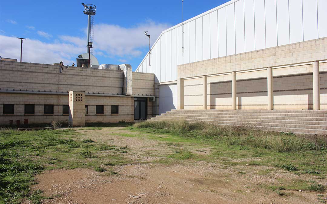 piscina-alcaniz-terreno