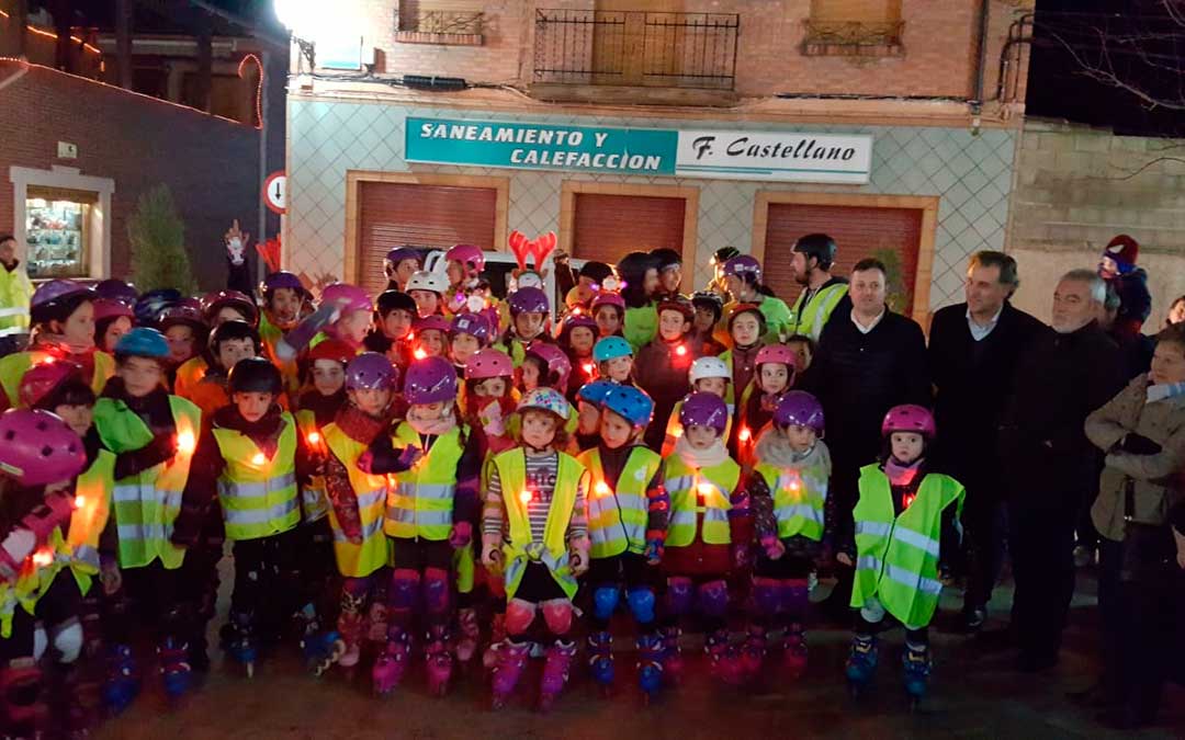 Algunos de los patinadores participantes en la marcha. ayto. utrillas