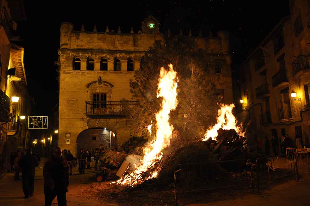 Hogueras por San Antón en La Fresneda