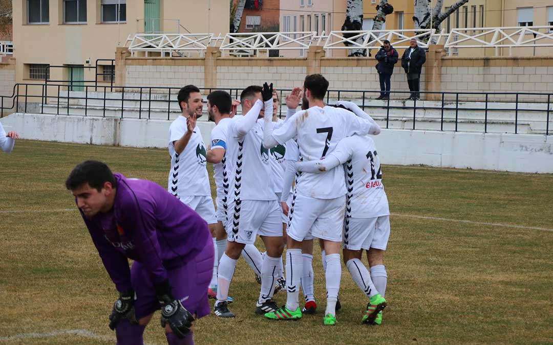 Los jugadores del Andorra celebran el primer gol
