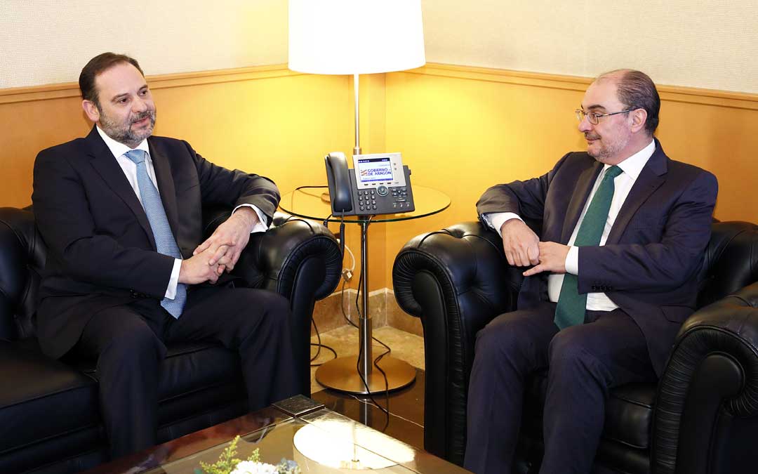 Lambán ha asegurado que en la reunión se ha obtenido una respuesta satisfactoria a numerosas demandas del ejecutivo pese a los nulos avances en el tramo bajoaragonés de la A-68