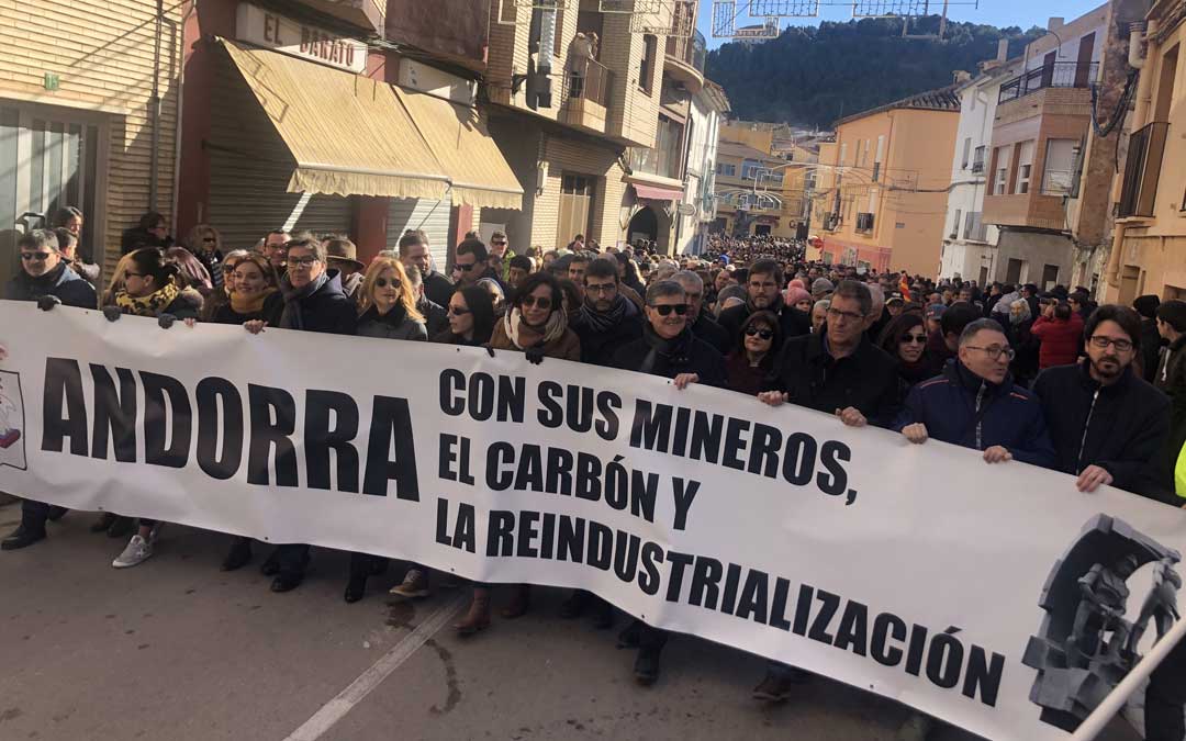 Todos los partidos se manifestaron bajo una misma pancarta