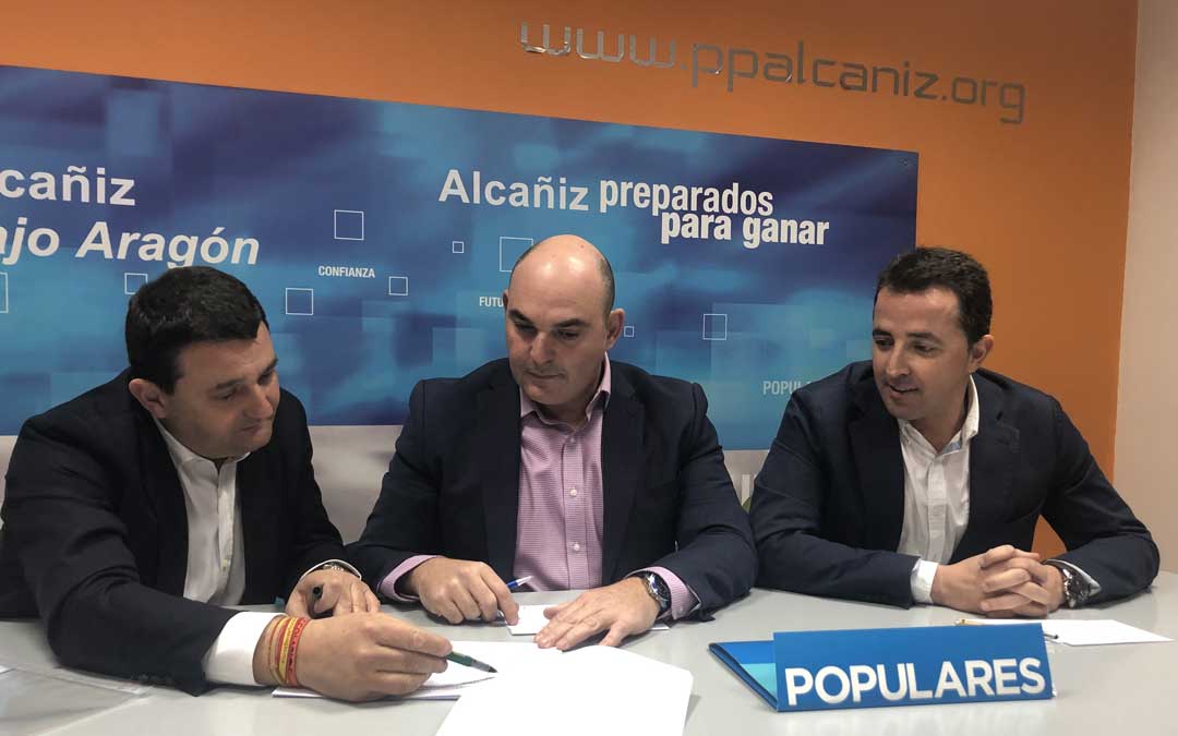 El senador Estevan; el vicepresidente Suso; y el diputado Herrero; este jueves en rueda de prensa