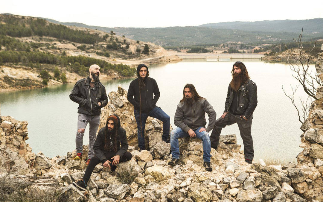 Los integrantes de Azero durante la sesión de fotos, realizada en Santolea, para su próximo disco