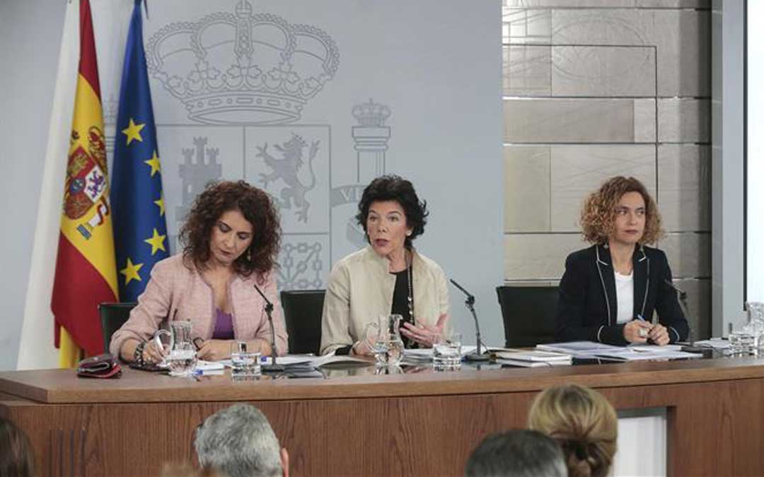 Las ministras Montero, Celaá y Batet durante la rueda de prensa posterior al Consejo de Ministros este viernes