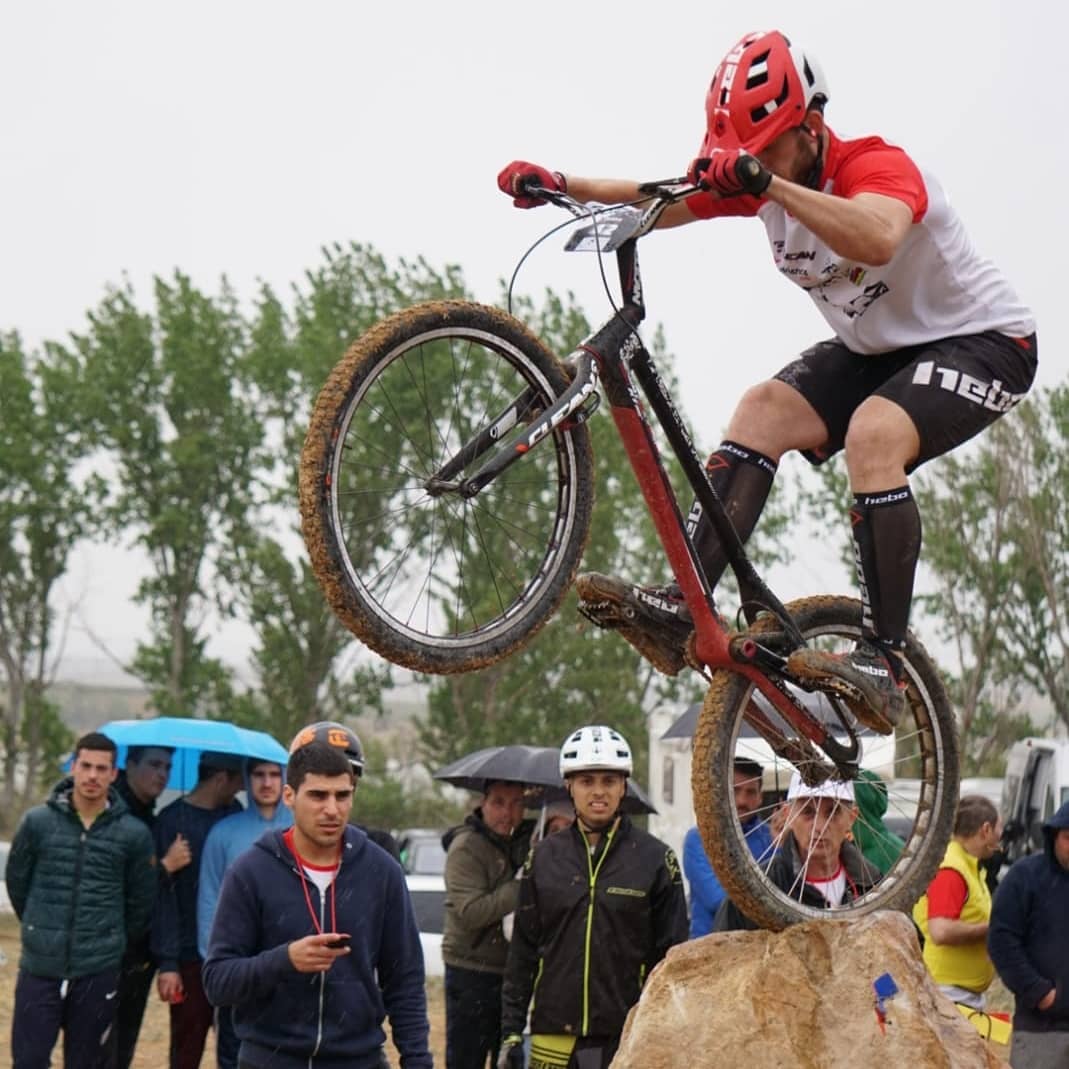 El ciclista caspolino competió en la categoría de profesionales.