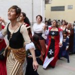 Ariño recreó la Leyenda de Dragón y Jorge este 23 de abril con todo el pueblo implicado.