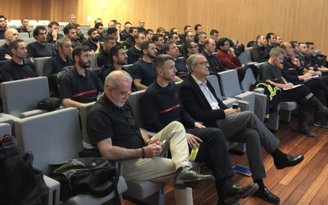 Los bomberos en la jornada de Technopark. Foto: DGA