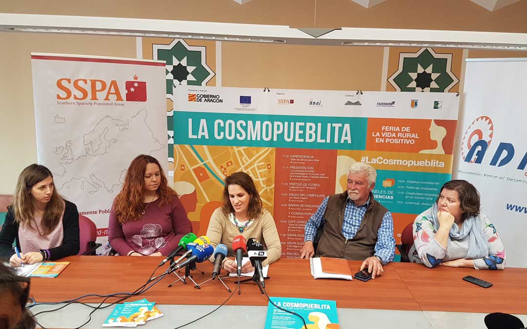 Presentación de la feria La Cosmopueblita.