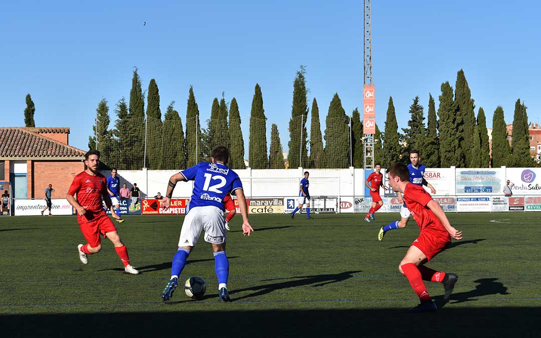 En los Rosales se vivió una lucha continua entre ambos equipos.