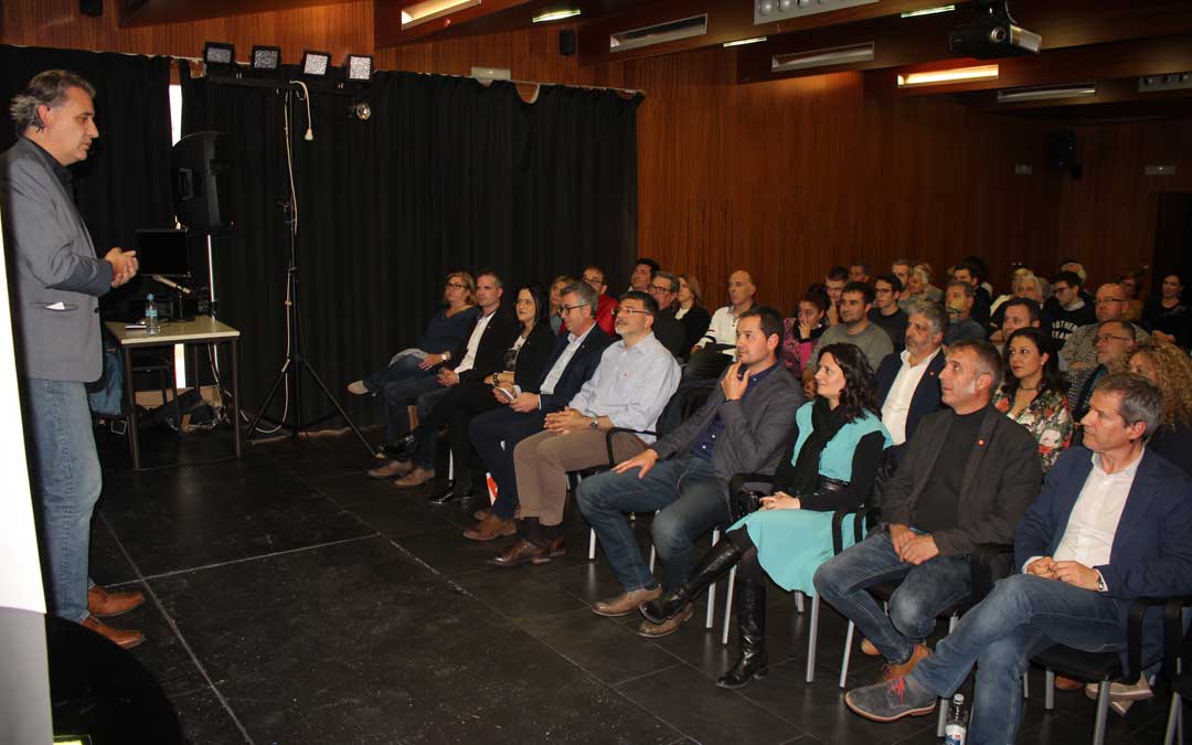 Mitin de Ciudadanos en Alcañiz este miércoles con su candidato al Congreso, Joaquín Moreno. Foto: L. Castel