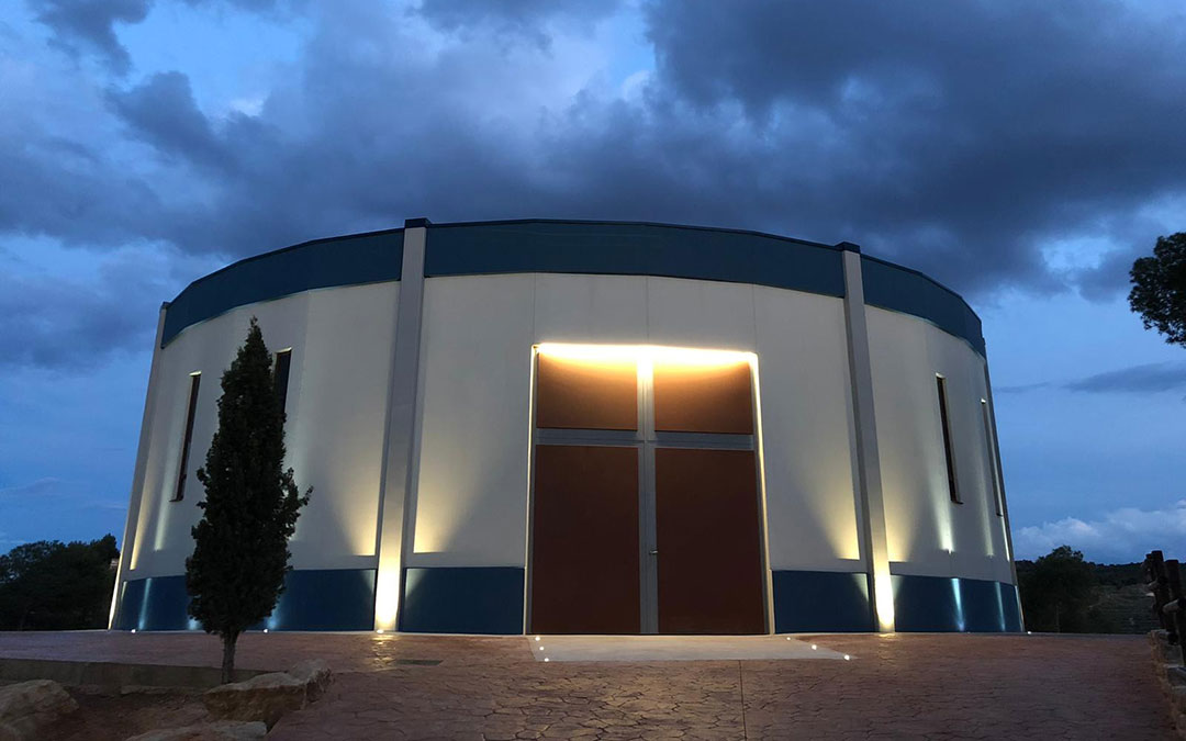 exterior del museo de la semana santa de hijar que recuerda a un tambor