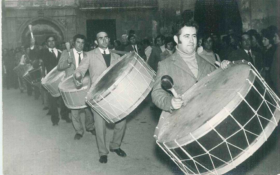 jorge martin tambor de honor alcorisa a mediados de los 70