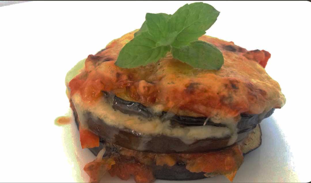 Milhojas de berenjena y mozzarella